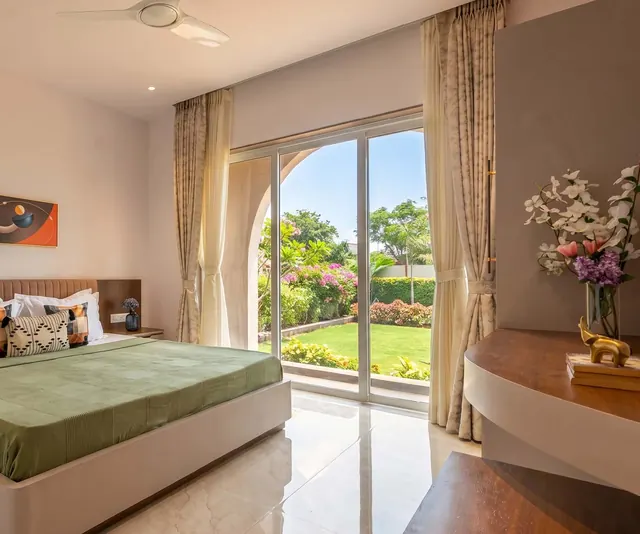 Bedroom opening onto the private garden